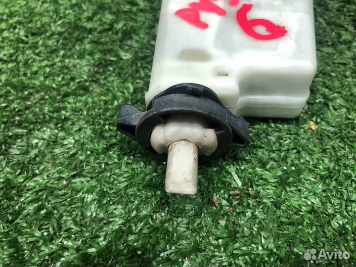 Замок лючка бензобака Nissan Fuga Y50 PY50 PNY50