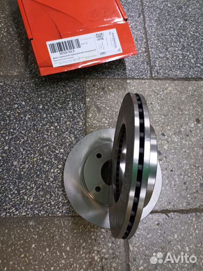 Диск тормозной передний Nissan Almera N16