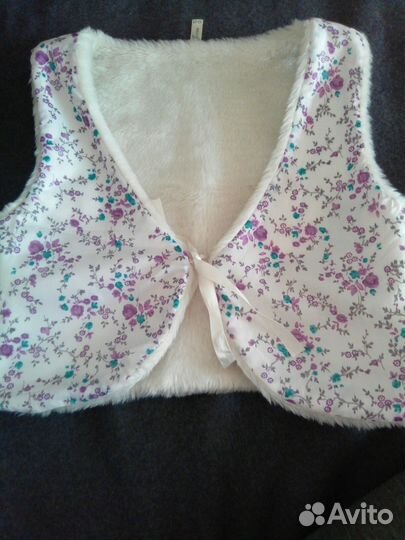 Тёплая двухсторонняя жилетка