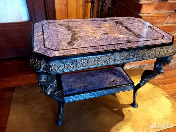 Стол из чароита