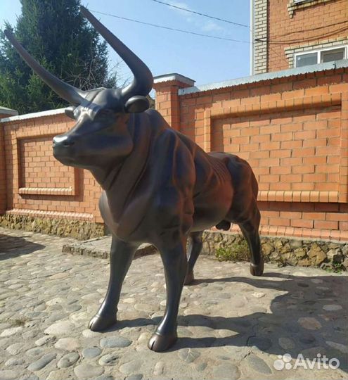 Скульптура быка (Как живая)