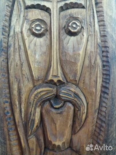 Деревянное резное панно