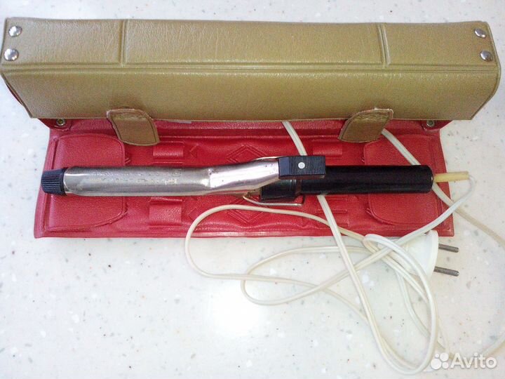 Плойка в футляре и бигуди для завивки волос СССР