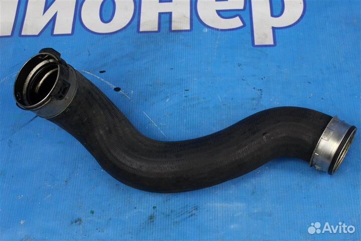 Патрубок кулера передний правый Mercedes-Benz