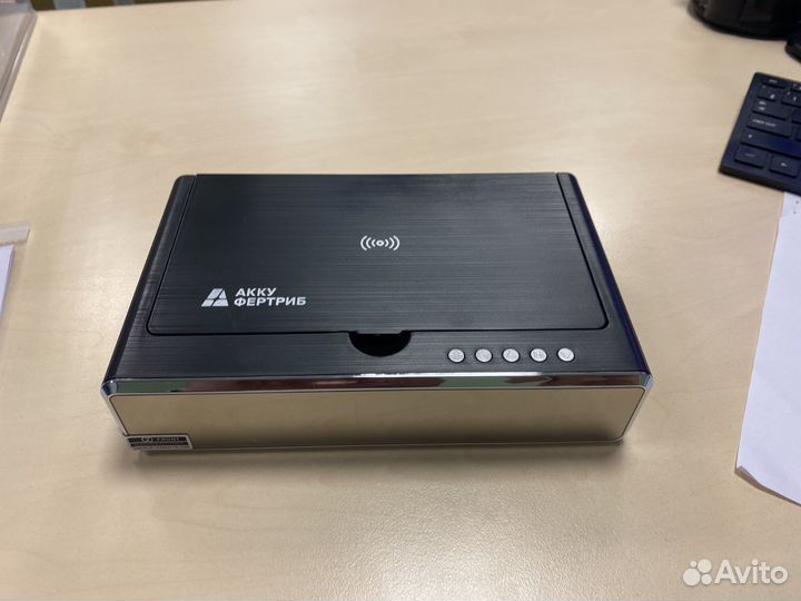 Часы метеостанция с беспроводной зарядкой