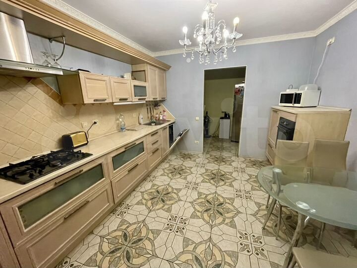 2-к. квартира, 75 м², 4/9 эт.