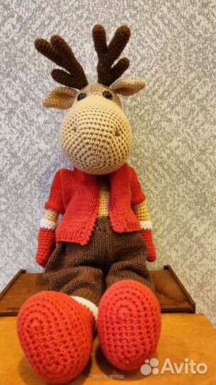 Олень новогодний вязанная игрушка