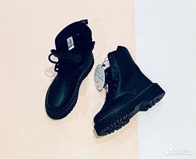 Ботинки для девочки новые