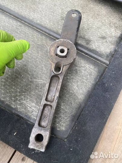 Опора двигателя задняя Audi Seat Skoda VW бу ориги