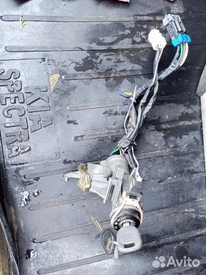 Замок зажигания на спектру