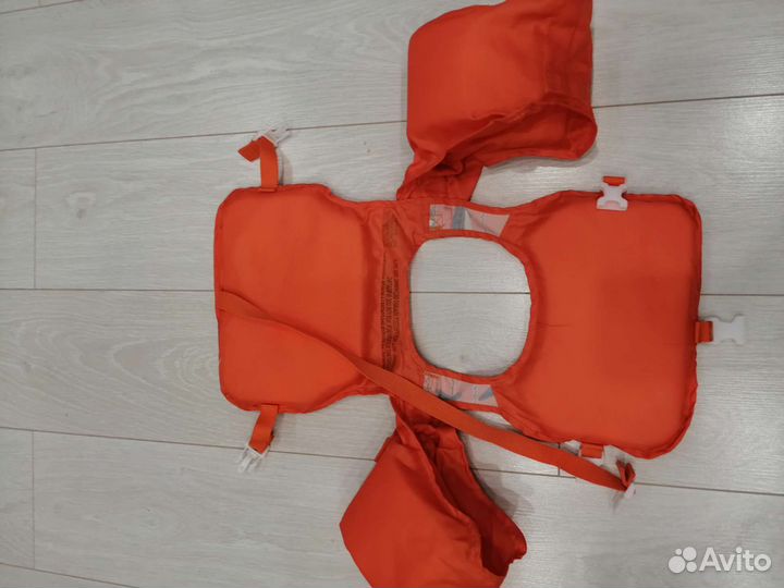 Детский спасательный жилет