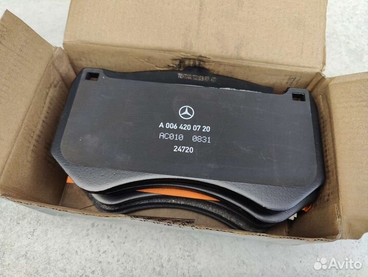 Тормозные колодки перед Mercedes AMG Керамика