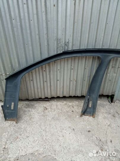 Volkswagen Golf 6 правая стойка лобового стекла