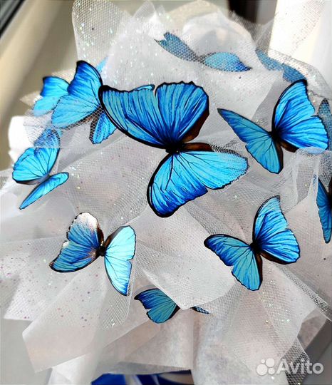 Букет из бабочек в круглой коробке