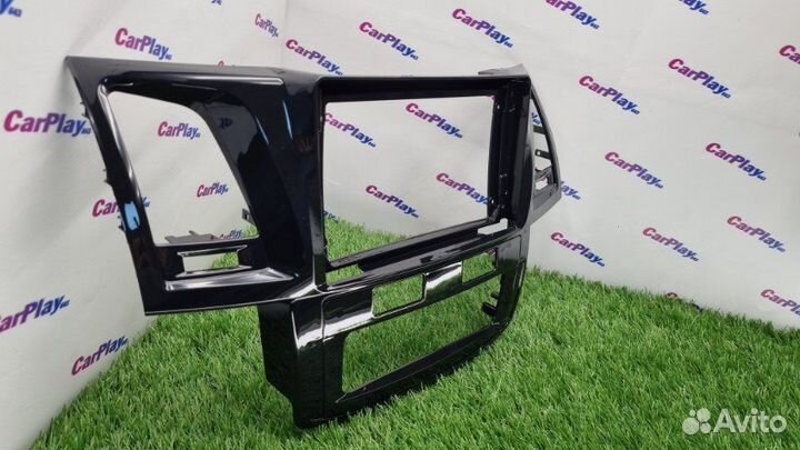 Переходная рамка магнитолы Toyota Hilux 2011-2015