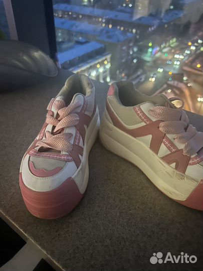 Кроссовки на модрлмтка