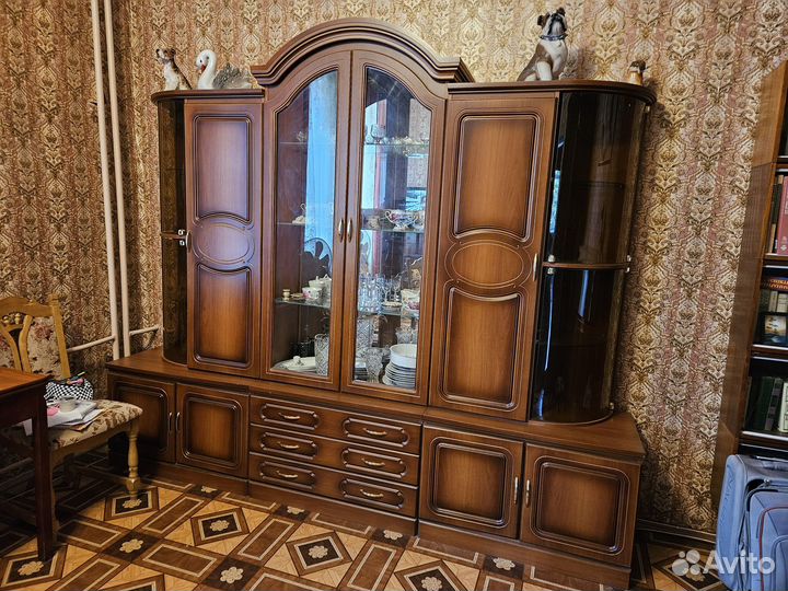 Продам сервант-стенку в гостиную