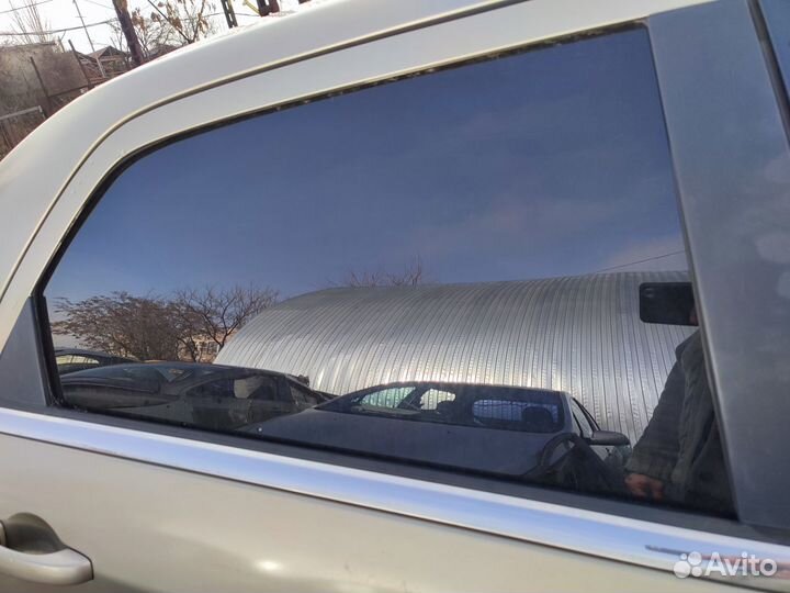 Chrysler 300c стекло двери задней правой