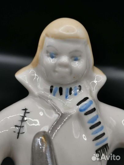 Статуэтка Емеля с щукой Сысерть Фарфор СССР