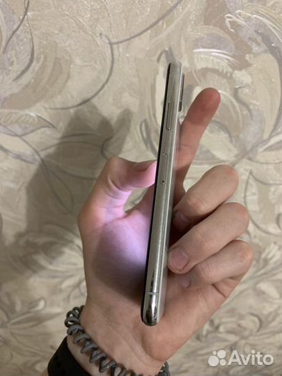 iPhone X, 64 ГБ