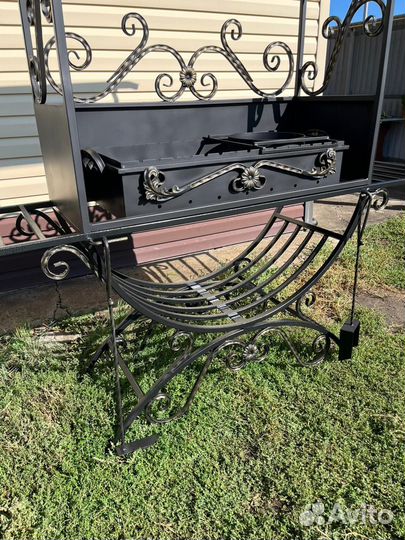 Мангал с крышей