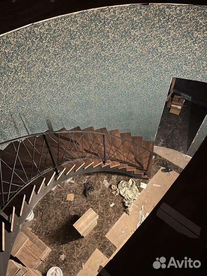 Лестница на металлокаркасе в дом