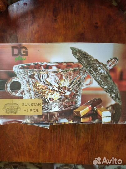 Конфетница,графин салатники, кофейники