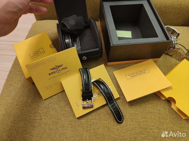 Часы breitling avenger