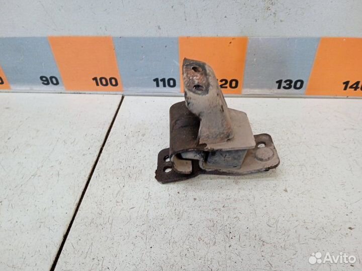 Опора кпп левая Mitsubishi Pajero 3 3.5 2000