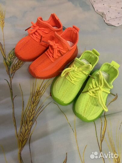 Кроссовки yeezy новые на девочку