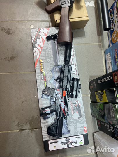 Орбибол стреляют очерьдью гидрогелевыми шариками