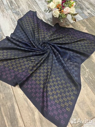 Платок шаль из шерсти и вискозы Gucci синий теплый