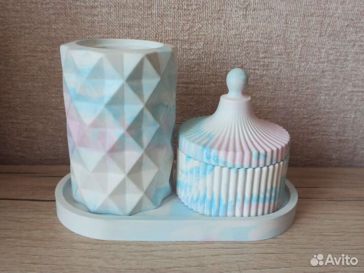 Ваза и шкатулка на подносе из гипса