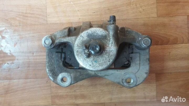 Суппорт тормозной передний правый Kia Sportage 3