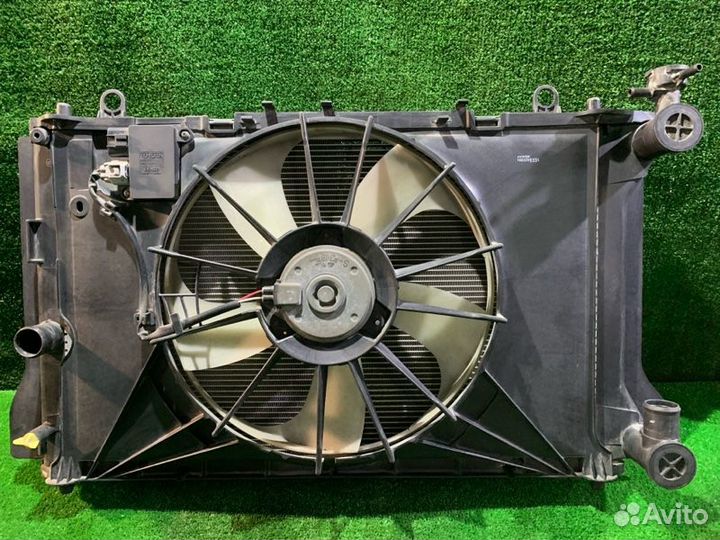 Радиатор охлаждения двигателя Toyota Corolla