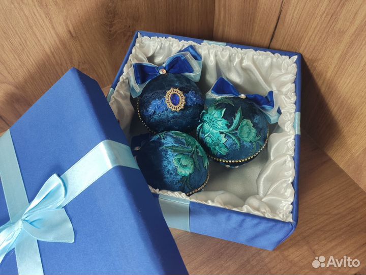 Новогодние шары на ёлку