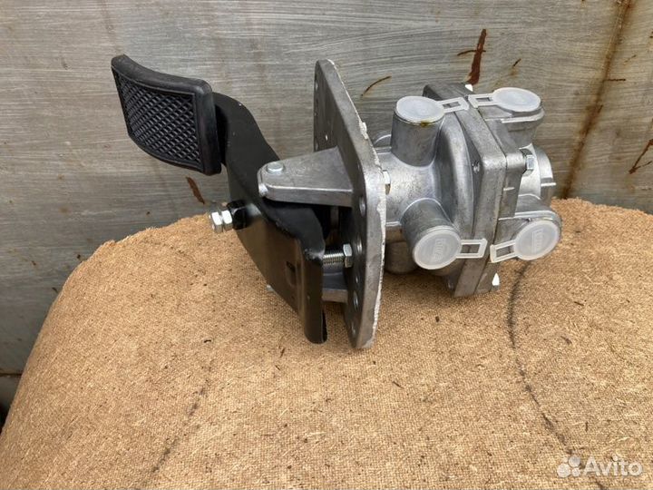 Главный тормозной кран гтк Евро Камаз 65115