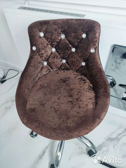 Стул для мастера с регулировкой по высоте