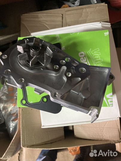 Насос водяной Renault Logan Sandero Megane Largus