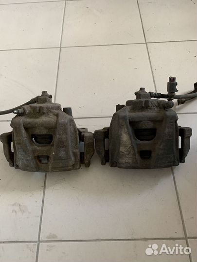 Суппорт тормозной передний левый Volkswagen Passat