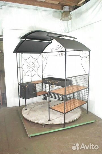 Мангал с крышей
