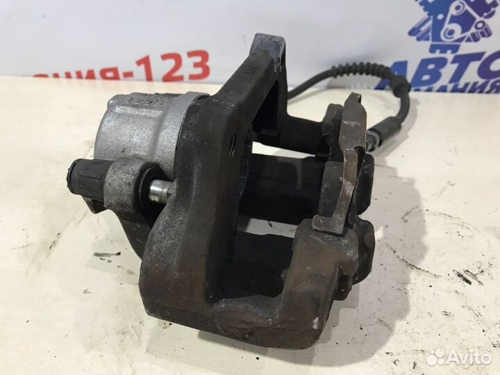 Суппорт тормозной передний левый Bmw 1 Series F20