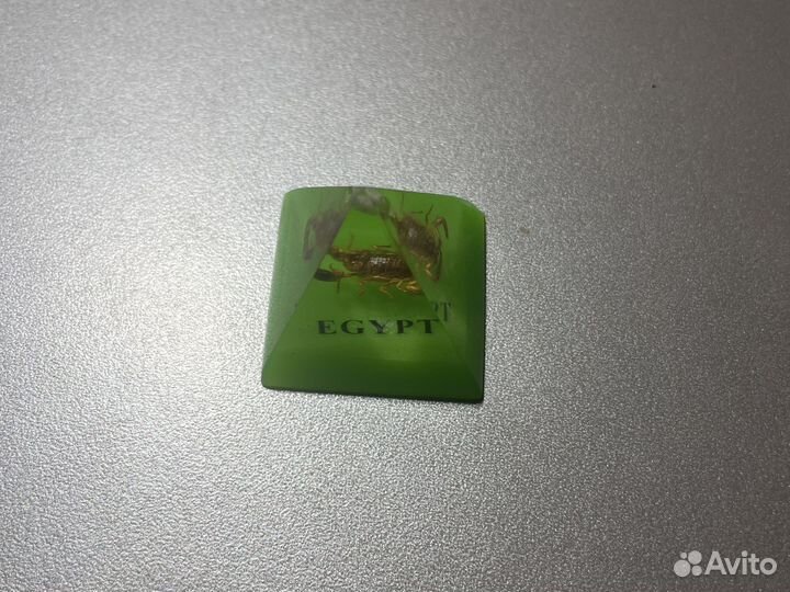 Пирамидки со скорпионом из Египта