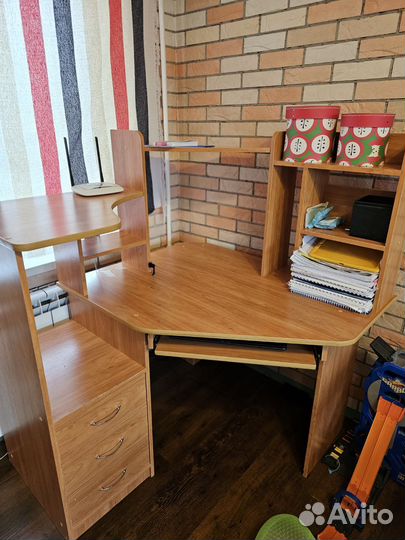 Компьютерный стол