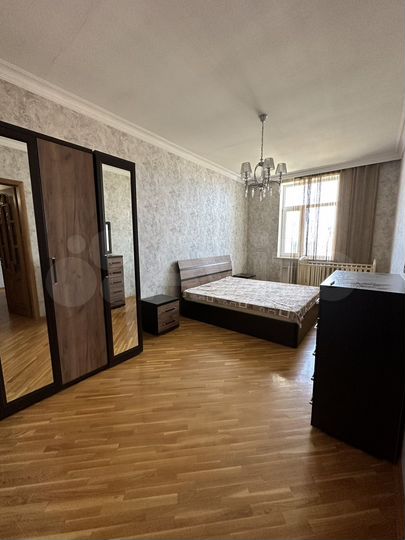 2-к. квартира, 76 м², 10/10 эт.