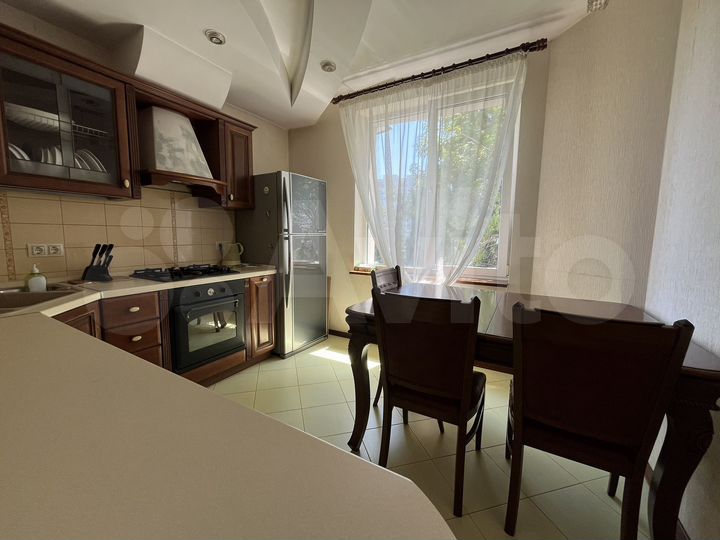 2-к. квартира, 70 м², 3/6 эт.