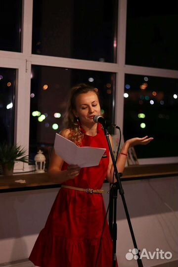 Актриса дубляжа, диктор