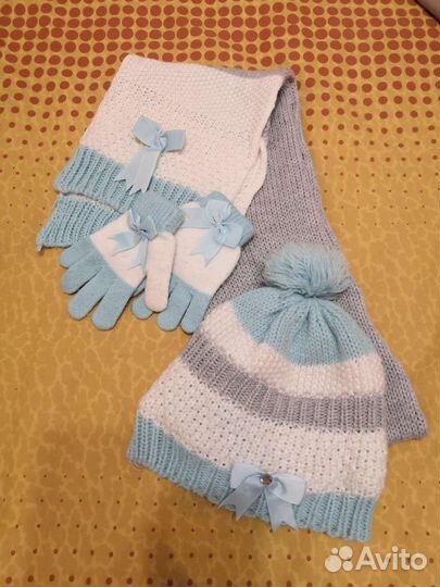 Комплект шапка, шарф, перчатки и шапочка