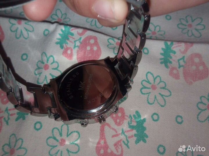 Часы mlchael korc