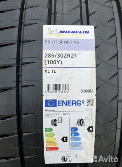 Michelin Pilot Sport 4 S 285/30 R21 и 255/35 R21